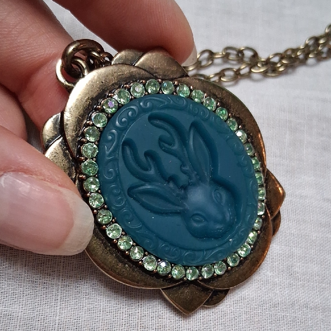 Jackalope Born To Rule Vera Wang Necklace 28$